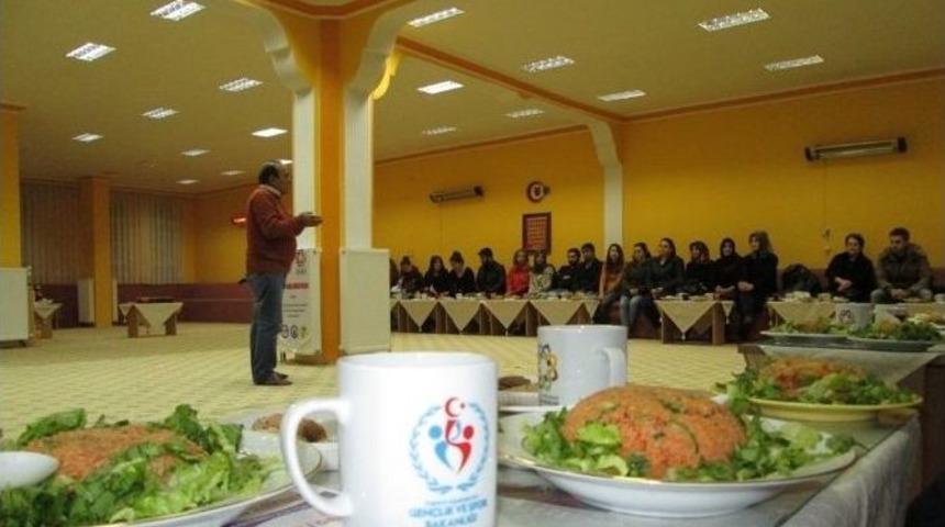 K&uuml;lt&uuml;r Sohbetleriyle, Bilin&ccedil;li Gen&ccedil;lik Yetişiyor