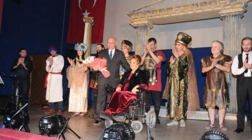 &lsquo;kadın İsterse&rsquo; Tekirdağ&rsquo;da Sahnelendi