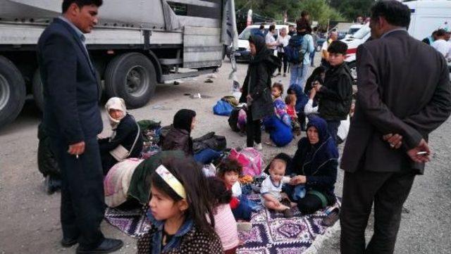 Tır Dorsesinde Avrupa'ya Kaçmak Isteyen 200 Göçmen Yakalandı