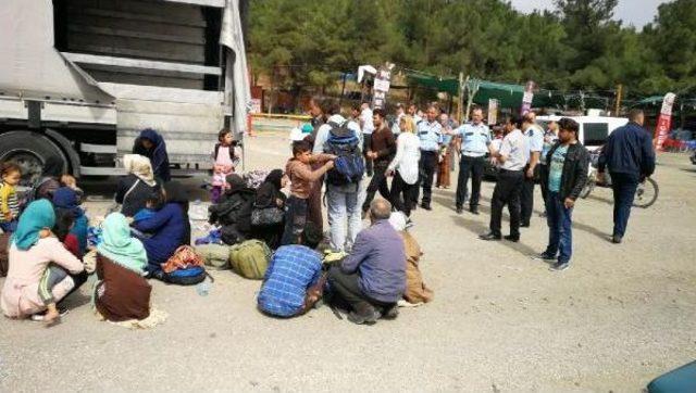 Tır Dorsesinde Avrupa'ya Kaçmak Isteyen 200 Göçmen Yakalandı