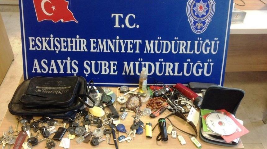 Otob&uuml;s Hırsızı Yakayı Ele Verdi