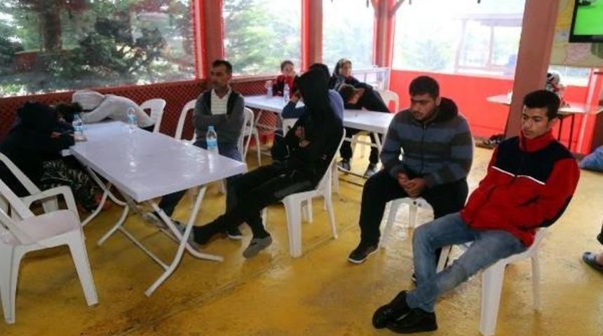 Tekne Faciasında Kaptan Sadece Kendi Ailesine Can Yeleği Giydirmiş (2)