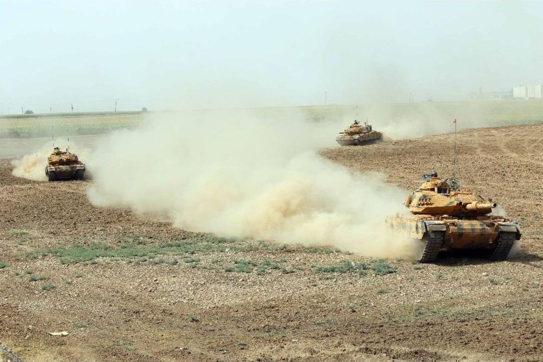 T&uuml;rk Ve Irak Askerleri Tozu Dumana Kattı