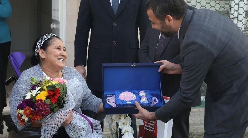 Otob&uuml;se Alınmadı Ama G&ouml;n&uuml;llere Girdi