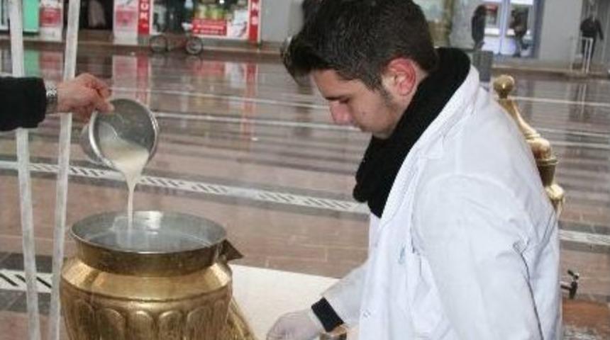 Adapazarı Belediyesi&rsquo;nden Her Sabah Salep İkramı