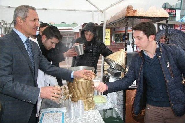 Adapazarı Belediyesi’nden Her Sabah Salep İkramı