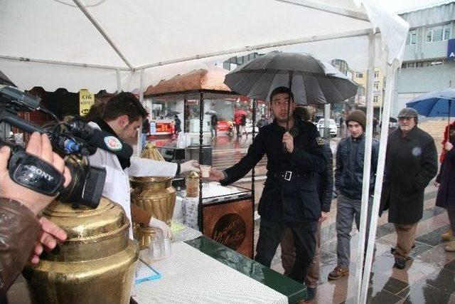 Adapazarı Belediyesi’nden Her Sabah Salep İkramı