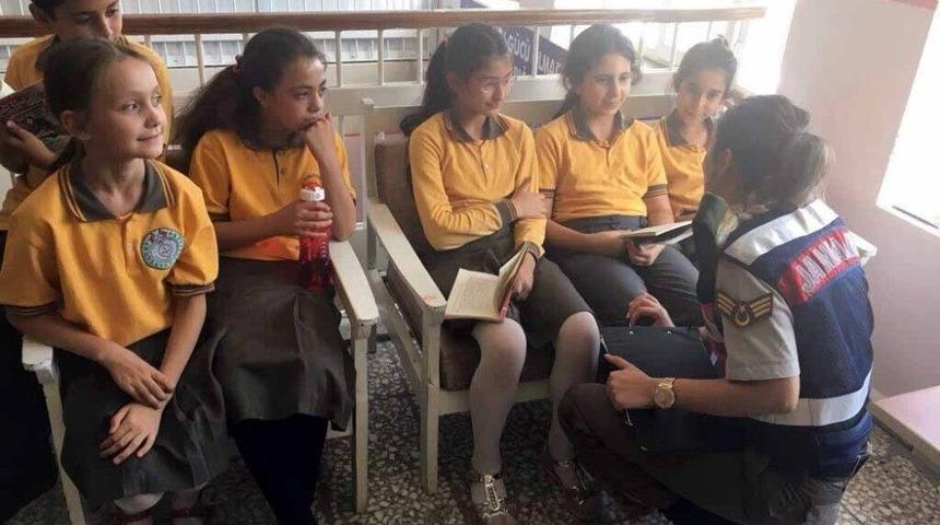 Jandarma Uyuşturucuya Karşı M&uuml;cadelesini Okullarda S&uuml;rd&uuml;r&uuml;yor