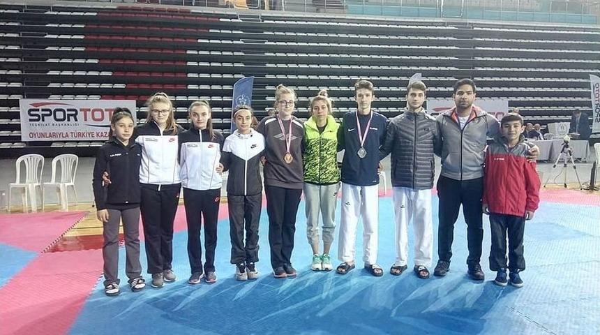 Dodurga Beldesi Spor Kul&uuml;b&uuml; Sporcuları Yine Tarih Yazdılar