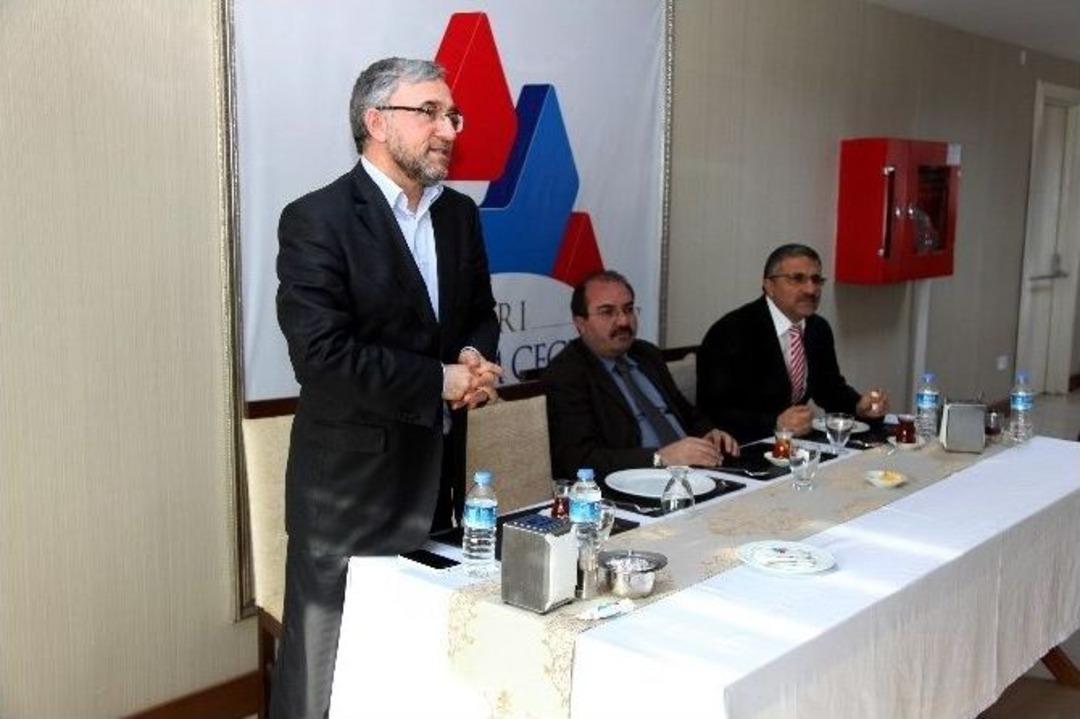 Rekt&ouml;r Yardımcısı Bayıroğlu&rsquo;na Veda Yemeği