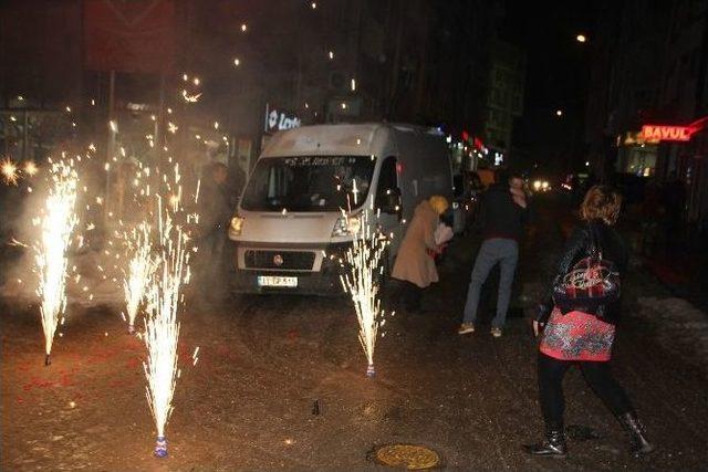 (özel Haber) İlginç Evlenme Teklifine “evet” Yanıtı Geldi