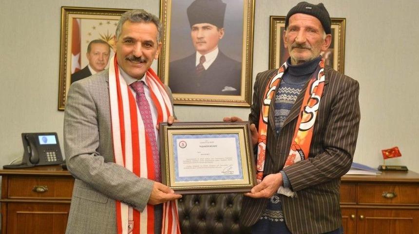 Kağıt Toplayıcısından Samsunspor&rsquo;a &rsquo;555&rsquo; Lira Destek