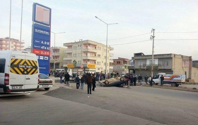 Batman&rsquo;da Trafik Kazası: 3 Yaralı 1