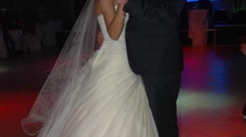 Mayın patlamasında g&ouml;z&uuml;n&uuml; kaybeden &uuml;steğmen evlendi