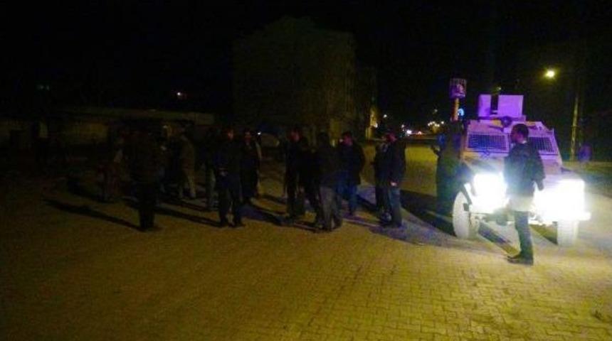 Suriyeliler sopalarla birbirine girdi: 5 yaralı