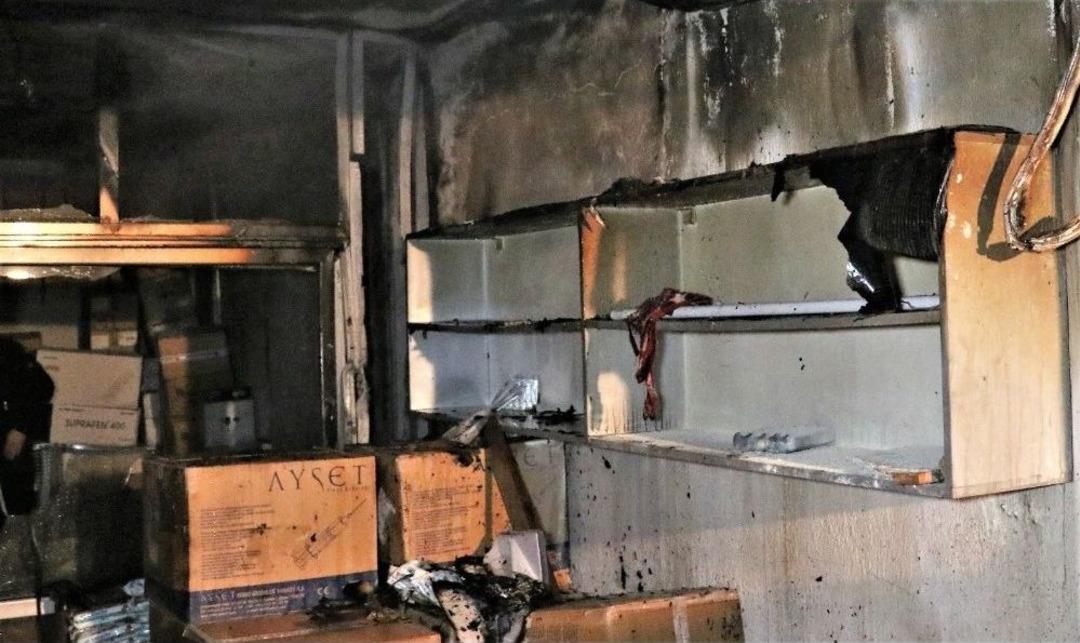 Isparta&rsquo;da Ecza Deposunda Yangın