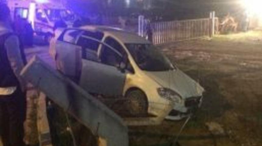 Denizli&rsquo;de Kamyonet İle Otomobil &Ccedil;arpıştı: 9 Yaralı