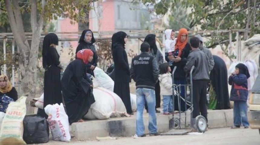 400 suriyeli &uuml;lkesine d&ouml;nd&uuml;
