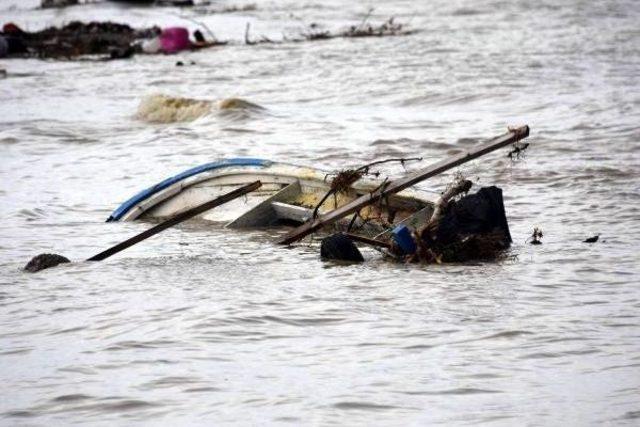 Gelibolu'da Su Baskını; 7 Kişi Mahsur Kaldı (4)