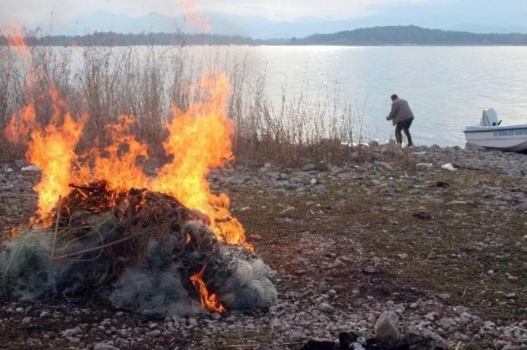 Hayalet Ağlar Yakılarak İmha Edildi