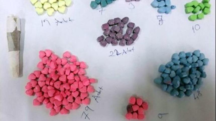 Otomobilde Uyuşturucu Hap Ele Geçirildi