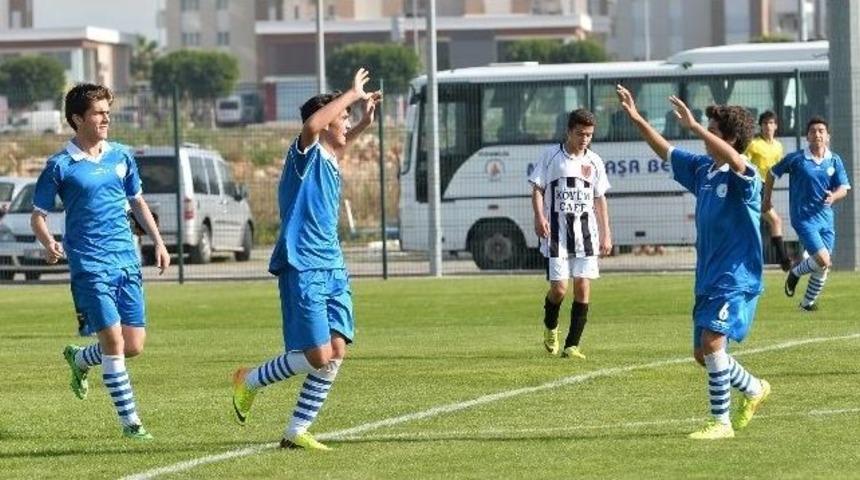 Muratpaşa&rsquo;lı Gen&ccedil;ler Şampiyonluğa Koşuyor