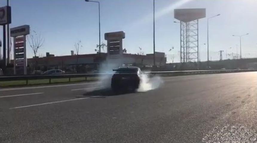 (&ouml;zel Haber) Trafikte Tehlikeli Hareketler Yaptı, O Anları Arkadaşına Kaydettirdi