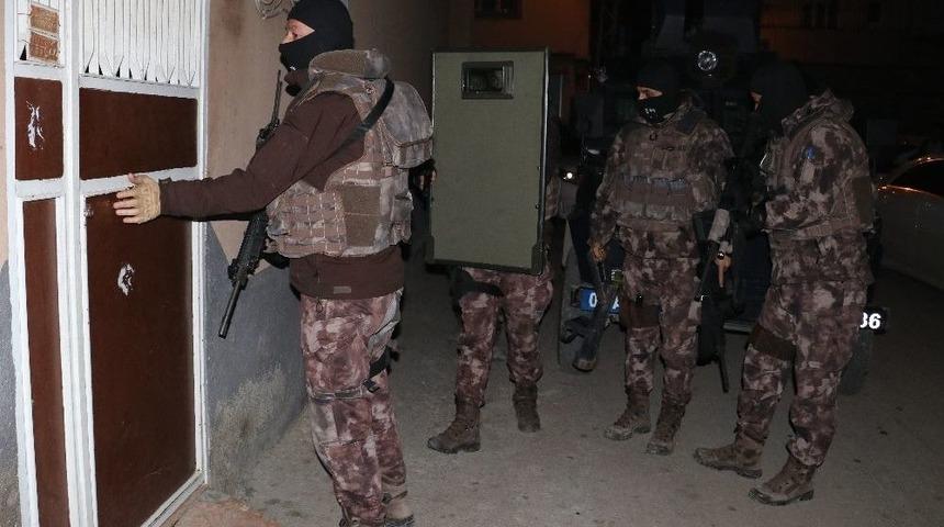 Torbacılara Şafak Baskını: 6 G&ouml;zaltı