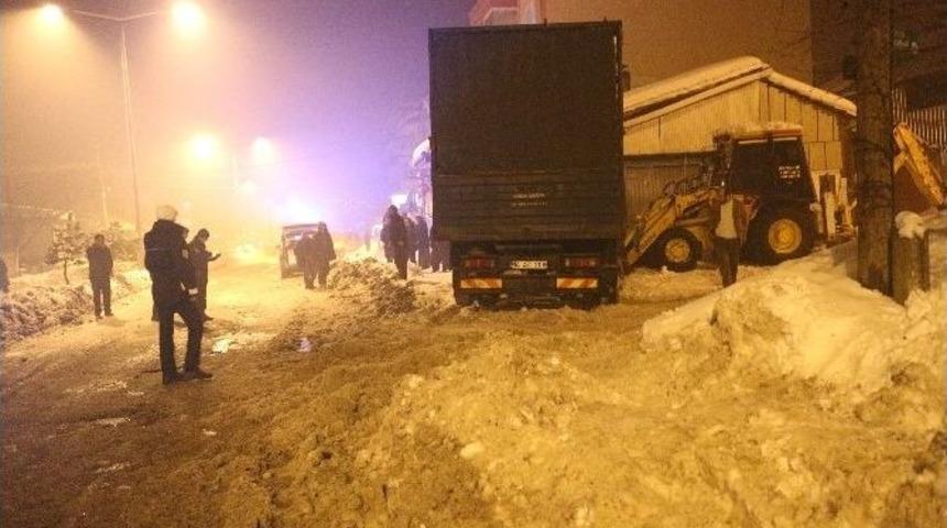 Direksiyonda Kalp Krizi Ge&ccedil;iren S&uuml;r&uuml;c&uuml; &Ouml;ld&uuml;
