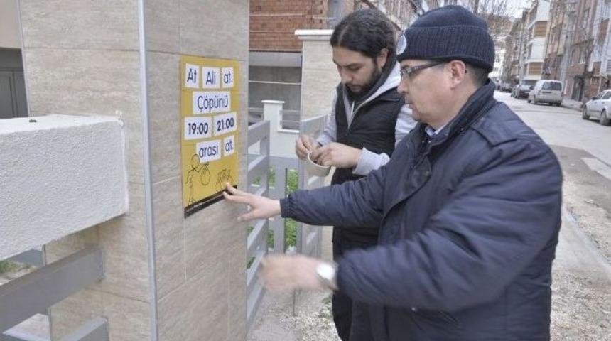 &Uuml;niversite Gen&ccedil;lerinden &Ccedil;&ouml;pler İ&ccedil;in Broş&uuml;rl&uuml; Uyarı