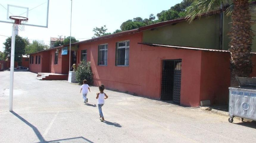 Minik Zeynep &Ouml;lmeseydi Bug&uuml;n İlk Kez Okula Gidecekti