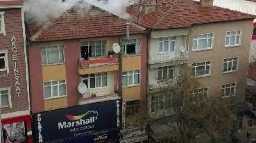 Kırıkkale&rsquo;de 4 Katli Binanın &Ccedil;atı Katında Yangın