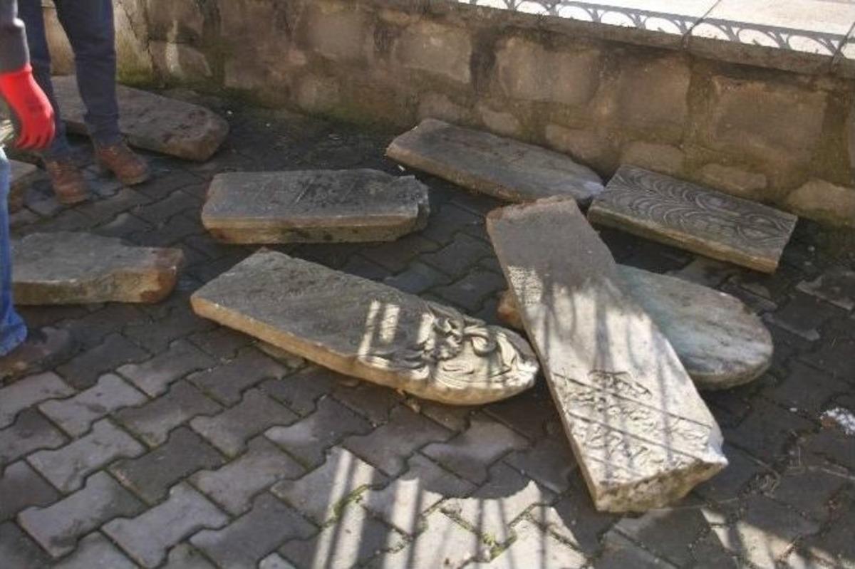 Osmanlı D&ouml;nemine Ait Mezar Taşları M&uuml;zeye Taşındı