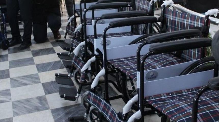Engellilere Tekerlikli Sandalye Dağıtıldı