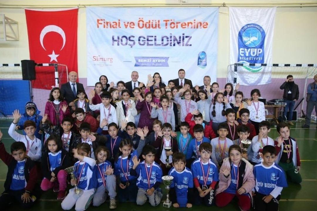 Geleneksel &Ccedil;ocuk Oyunları Ey&uuml;psultan&rsquo;da Unutulmuyor