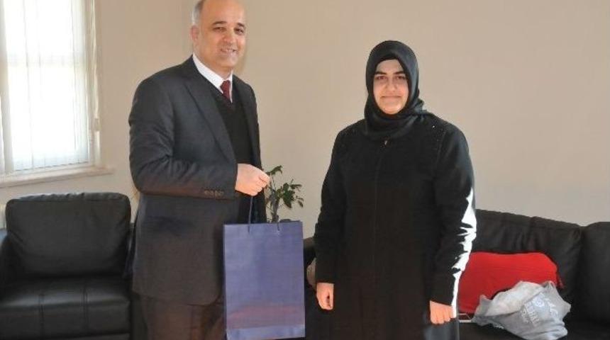 Siyer-i Nebi Yarışmasında Derece Alan &Ouml;ğrencilere &Ouml;d&uuml;lleri Verildi