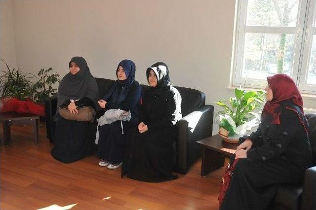 Siyer-i Nebi Yarışmasında Derece Alan Öğrencilere Ödülleri Verildi 1