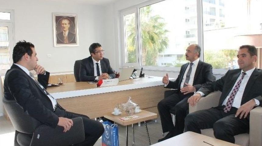 Eğitime Desteğe Plaketli Teşekk&uuml;r