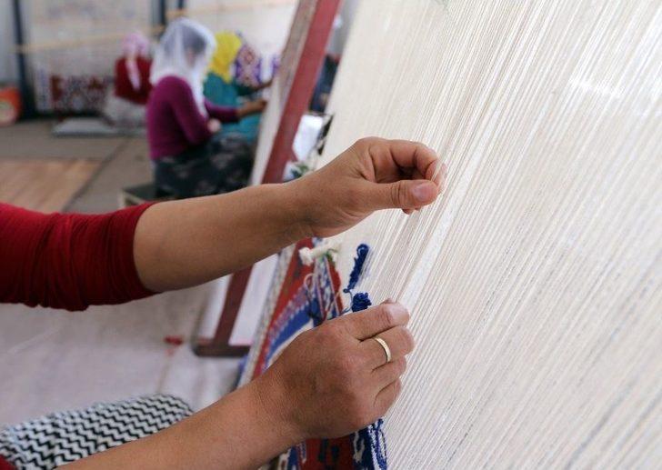 Tarihi Van Kilimleri Onların Ellerinde Hayat Buluyor G1