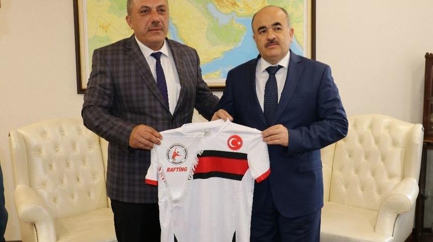 Vali Z&uuml;lkif Dağlı &ldquo;rafting D&uuml;zce İ&ccedil;in &Ccedil;ok &Ouml;nemli&ldquo;