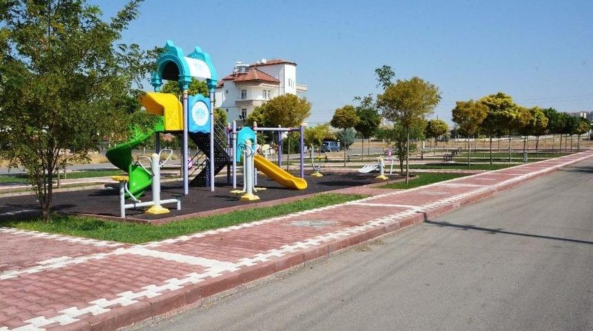 Aksaray&rsquo;da Şehrin D&ouml;rt Bir Yanına Modern Parklar Yapılıyor