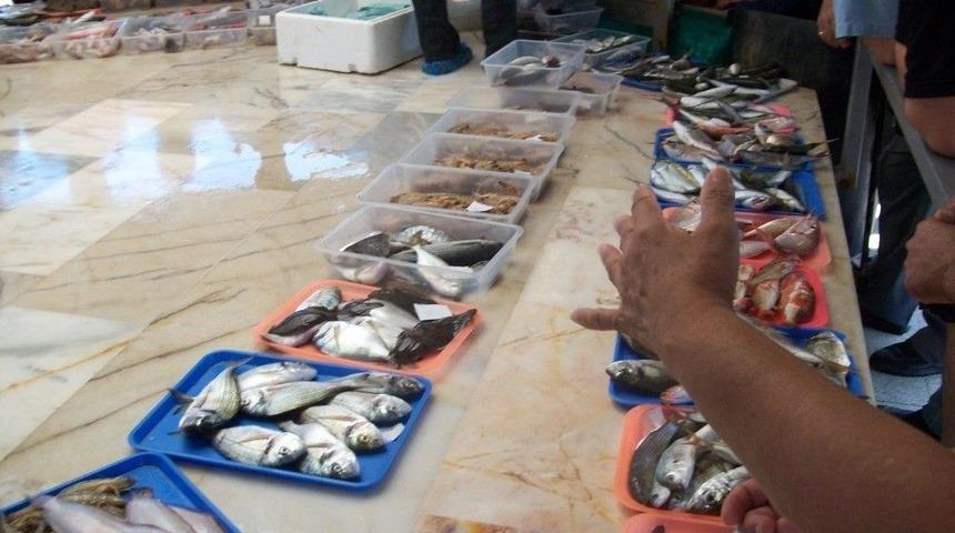 Urla&rsquo;da Deniz Y&uuml;zde 95 Temizlendi