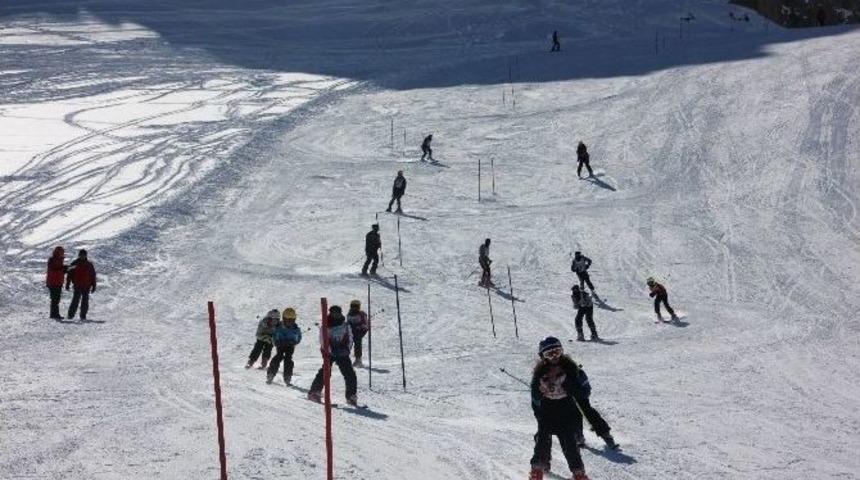 Hakkari&rsquo;de Kayak Yarışması