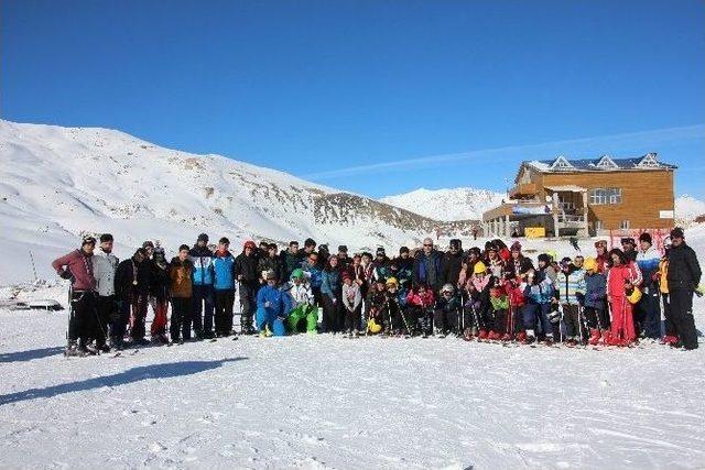 Hakkari’de Kayak Yarışması