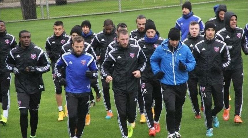 Karab&uuml;kspor Fırtınaya Rağmen &Ccedil;alışmalarını S&uuml;rd&uuml;rd&uuml;