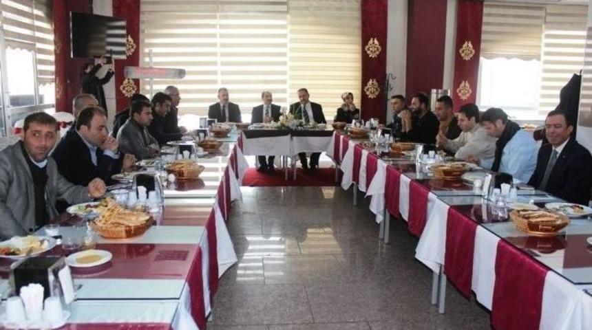 Ak Partililer Basınla Bir Araya Geldi