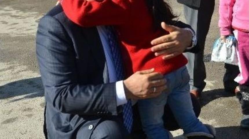 &Ouml;ğrencilerden Başkan &Ouml;zg&uuml;ven&rsquo;e Sevgi Seli