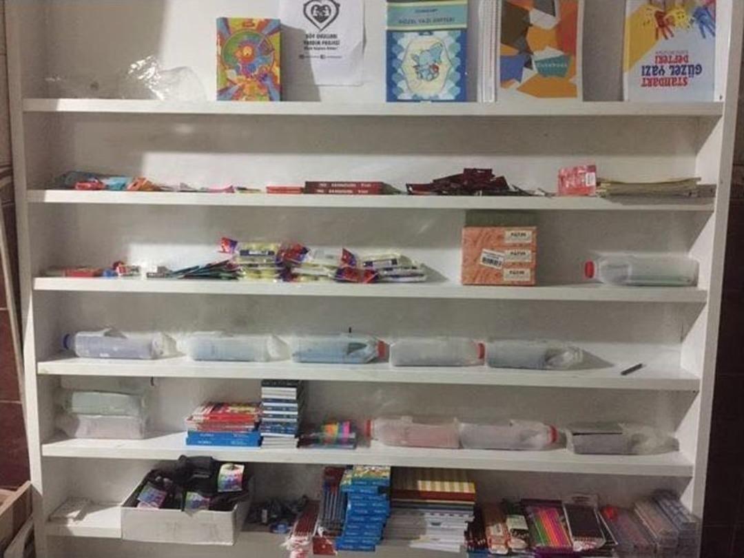 Ağrılı Vatandaş 65 Bin &Ouml;ğrenciye Giyim &Uuml;r&uuml;nleri Ve Kırtasiye Malzemeleri Dağıttı