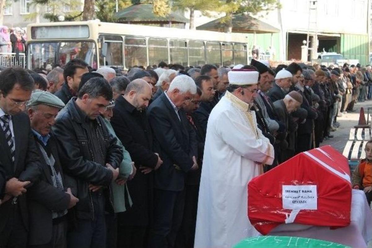 Maden İş&ccedil;isi G&ouml;zyaşlarıyla Uğurlandı