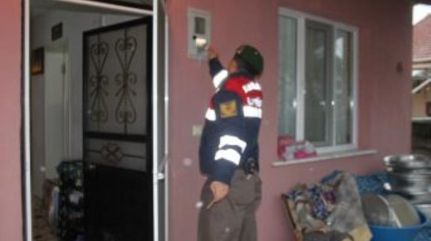 Eski Koca, Karısının Yeni Eşini Bı&ccedil;akladı